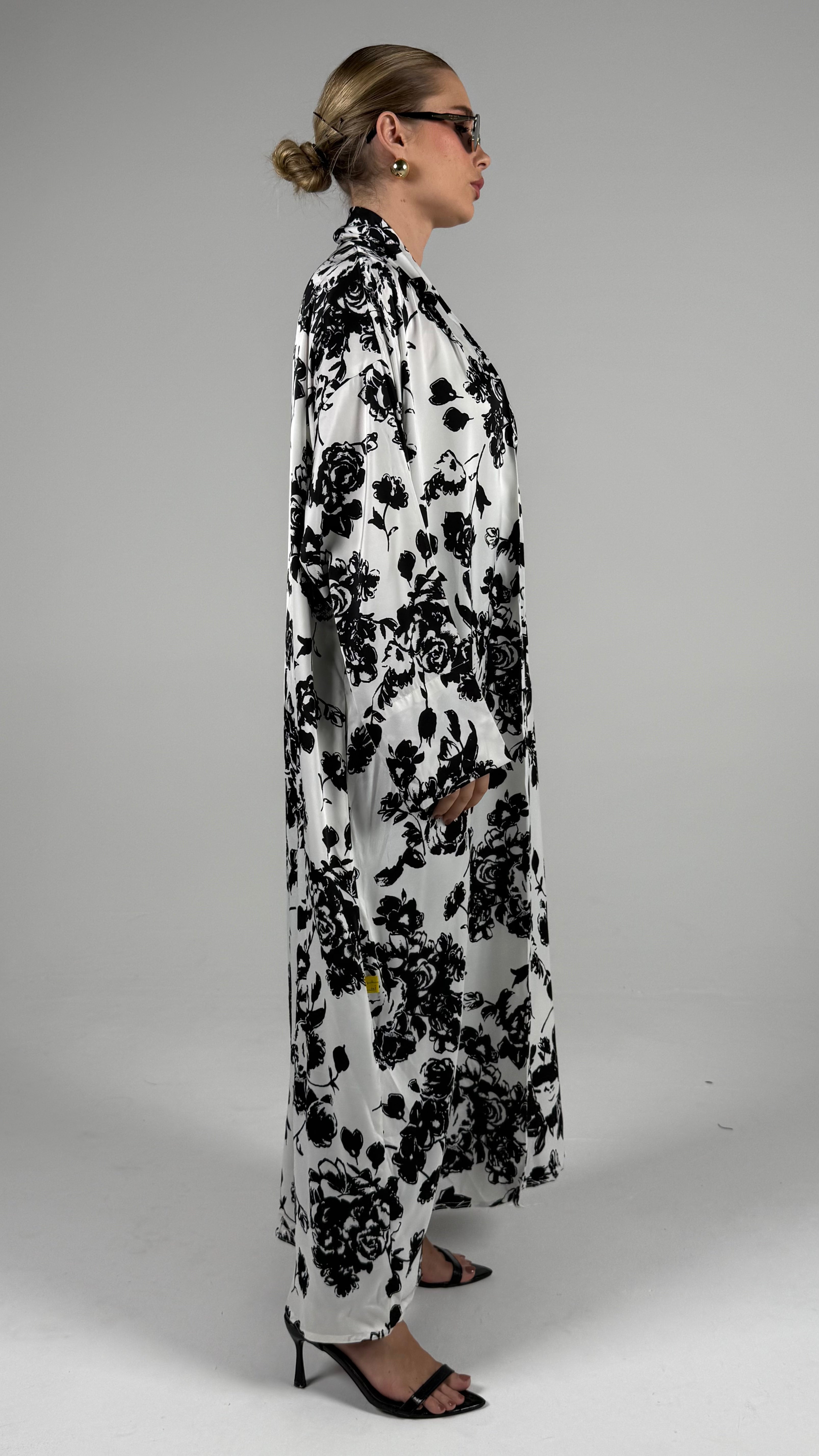 Pocket Abaya-White Rose