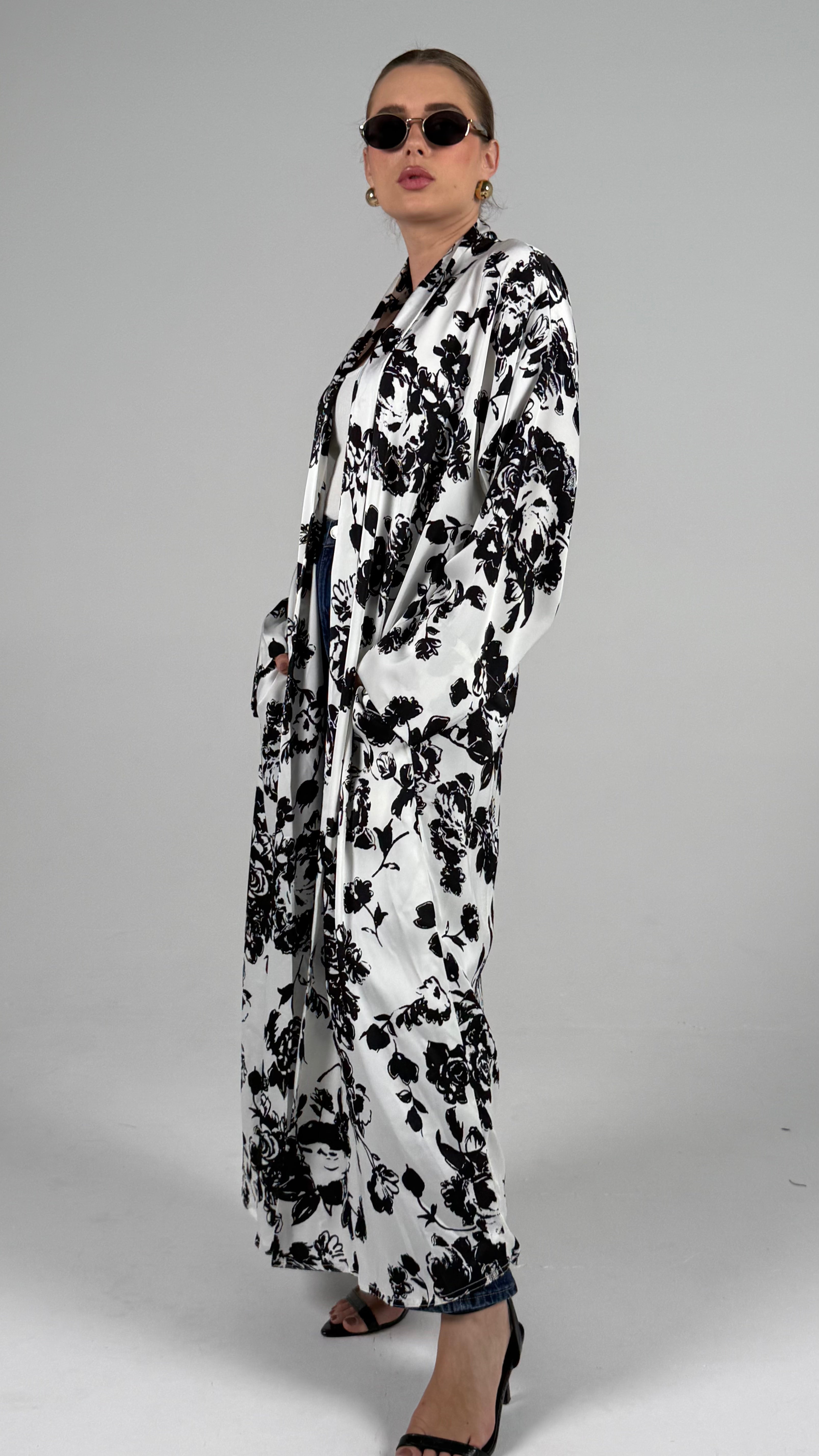 Pocket Abaya-White Rose