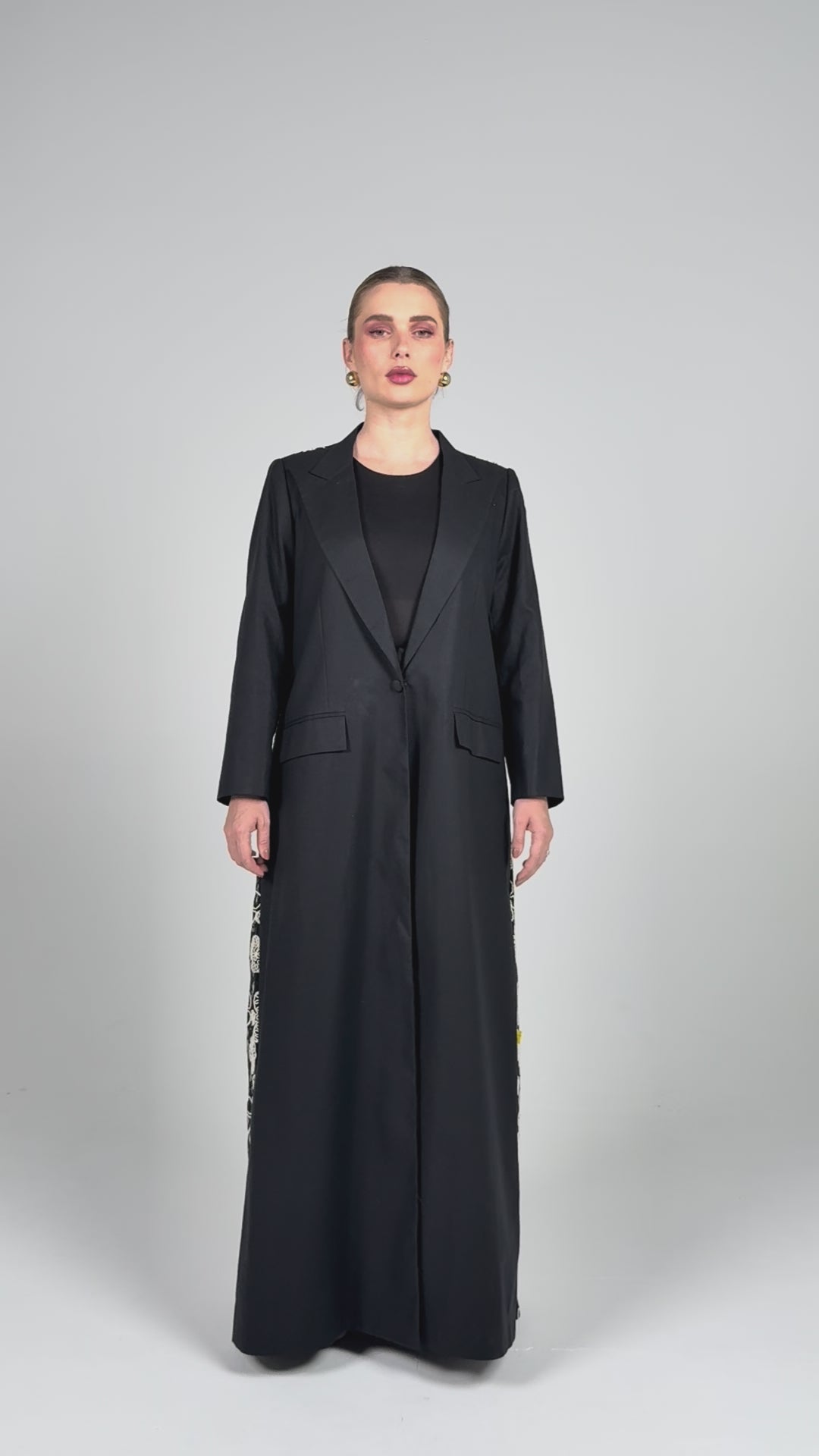 Talk To My Back Blazer-White/Black Embroidered Dantel
